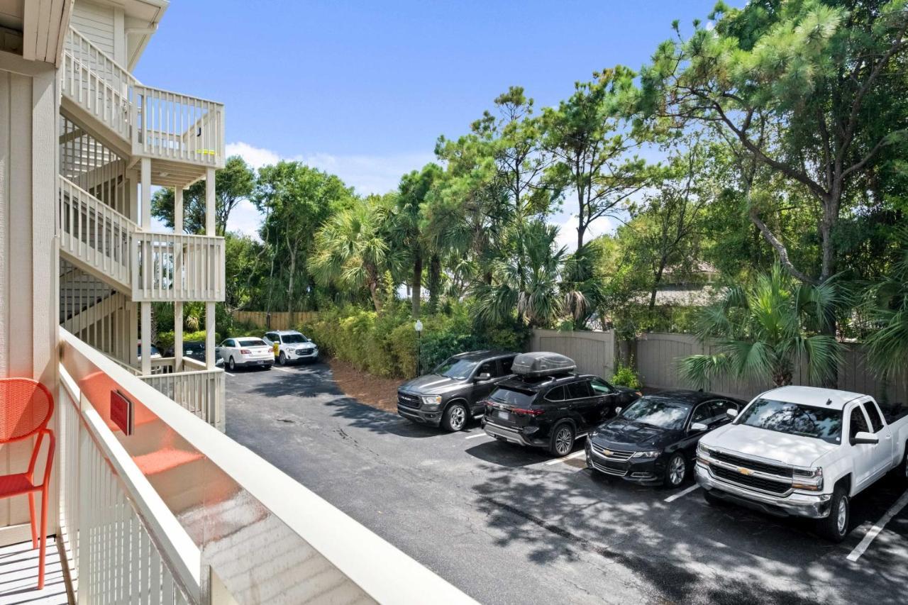 Walk To Beach Resort Condo In Hilton Head! Хилтон-Хед-Айленд Экстерьер фото